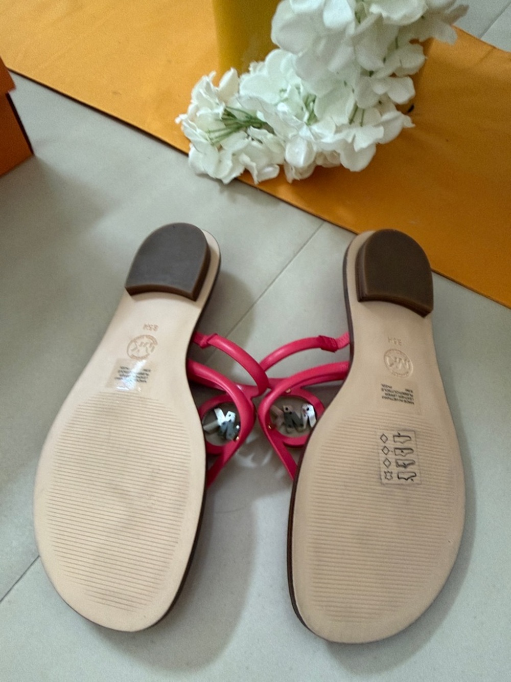 Michael Kors Pink Jelly Logo Thong Sandals with Gold MK Emblem - Picture 6 of 7